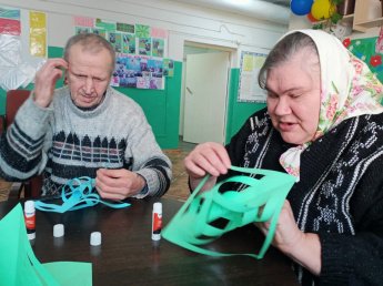 Подготовка к Новому году продолжается.