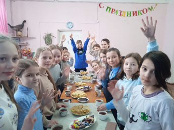 К нам нынче пришла в гости Масленица! Русская, старинная, румяная, да блинная!